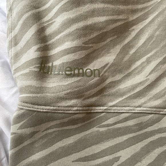 Lululemon Perfectly Oversized Crew - Picture 3 of 3